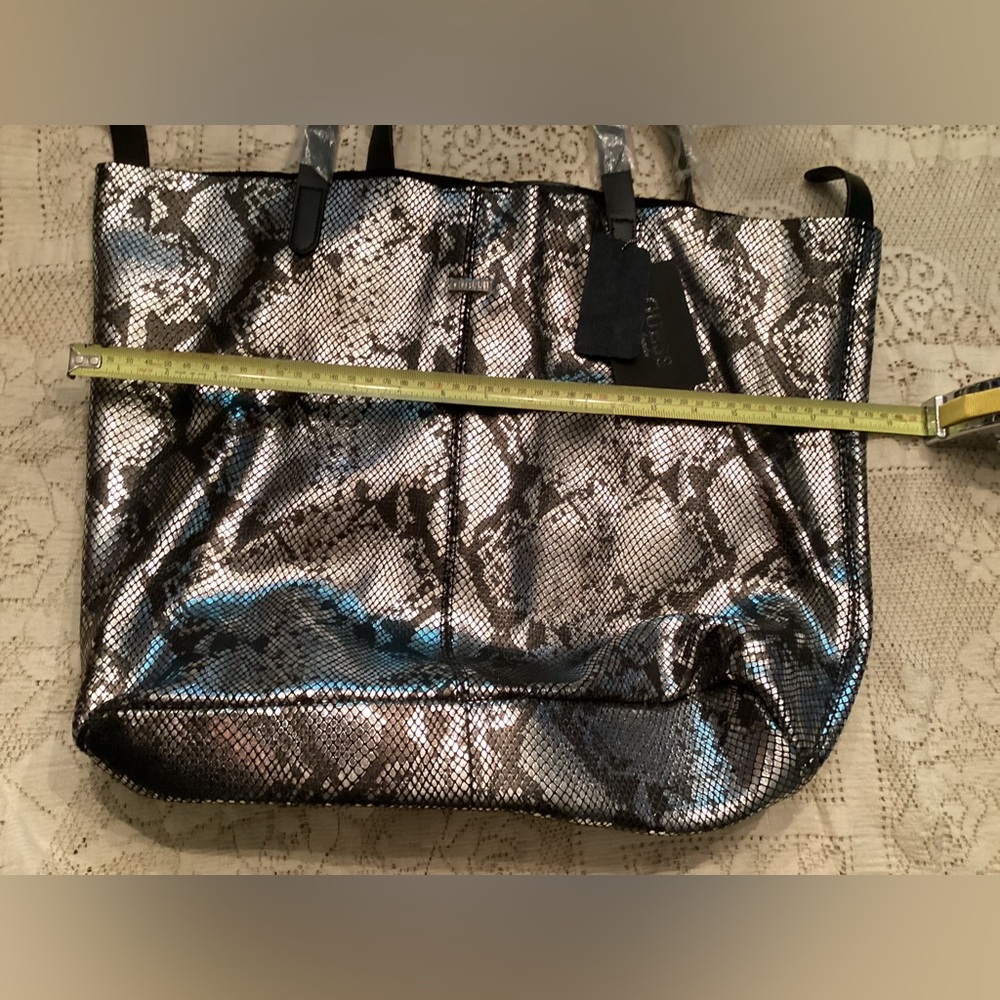 NWT Guess Leather Bucket Print Tote Bag - metallic, classy, stylish!